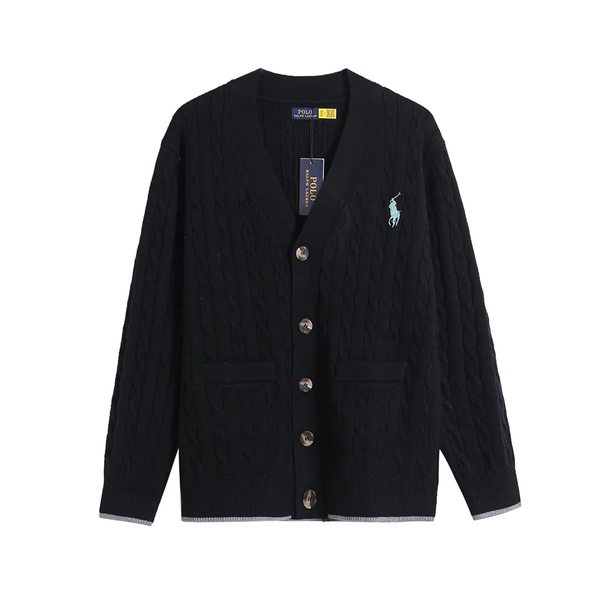 🅿️306 Top quality model number: D216 Ralph Lauren, Ralph Lauren knitted cardigan, it’s so amazing! Solid color twist knitted cardigan with embroidery on the chest! Needless to say, the texture of Ralph Lauren is good. This cardigan is made of high-quality knitted fabric, which is soft and skin-friendly and has a full drape feeling. Wearing it will immediately enhance your temperament and give you a sense of luxury! High quality and high density! The exquisite embroidered logo on the chest is low-key, luxurious and connotative, highlighting the brand identity, and the details show quality! The classic button design is easy to put on and take off. You can adjust the tightness according to your own preferences to create different styles! In spring and autumn, there is a big temperature difference between morning and evening. This cardigan is definitely your best choice. It is warm, fashionable and very practical! Color: Black Gray Navy Size: m-xl M: Clothing length 68 Bust 110 Sleeve length 57 L: Clothing length 70 Bust 116 Sleeve length 58 XL: Clothing length 72 Bust 120 Sleeve length 59